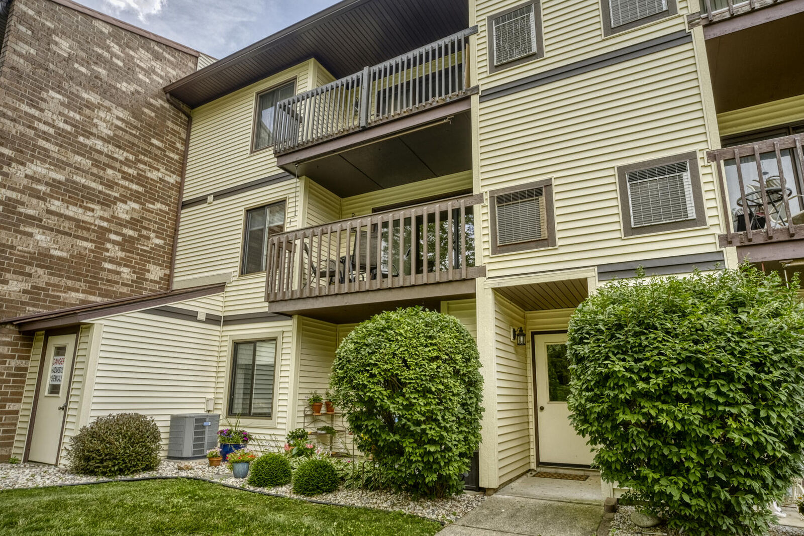 Property Photo:  827 N Summit Park Court  IN 46307 