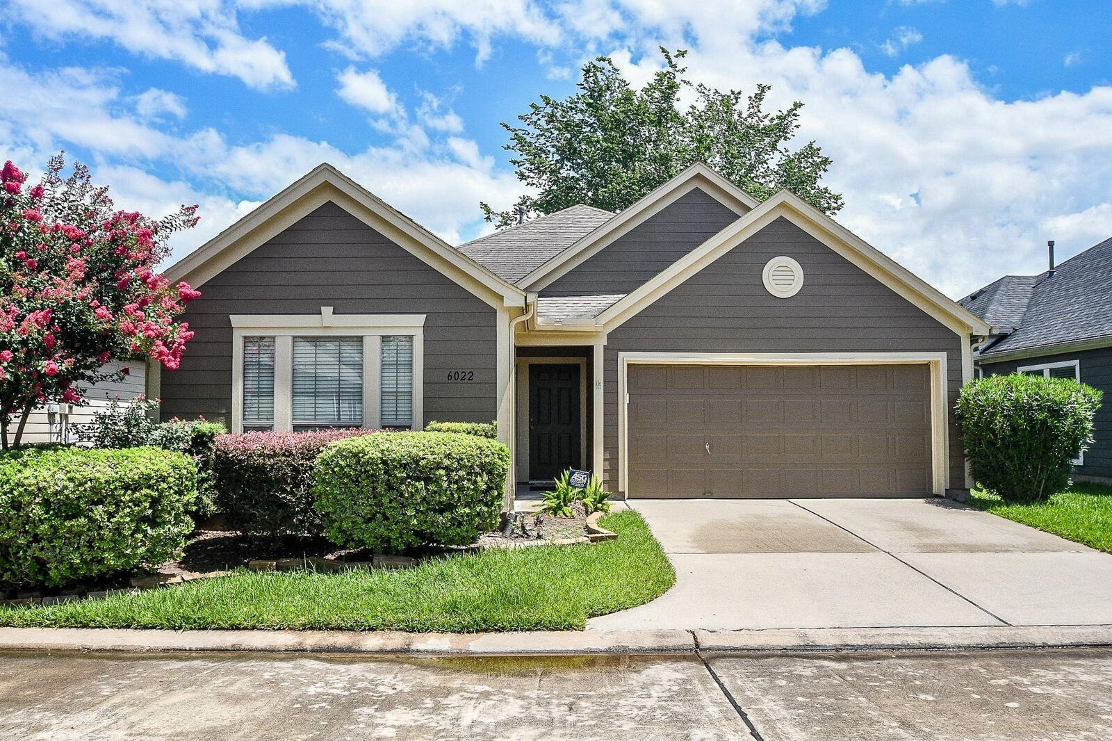 Property Photo: 6022 Lynwood Banks Lane TX 77092