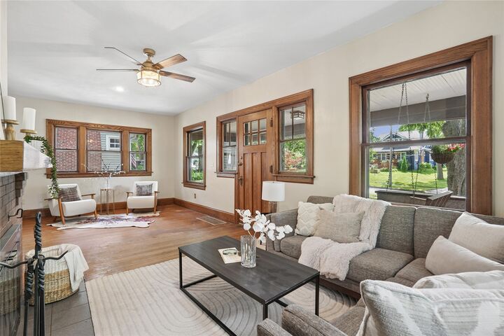 Property Photo:  1323 46th Street  IA 50311 