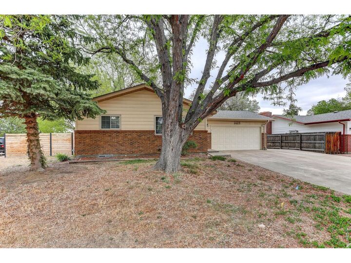 Property Photo:  1027 Cottonwood Dr  CO 80550 