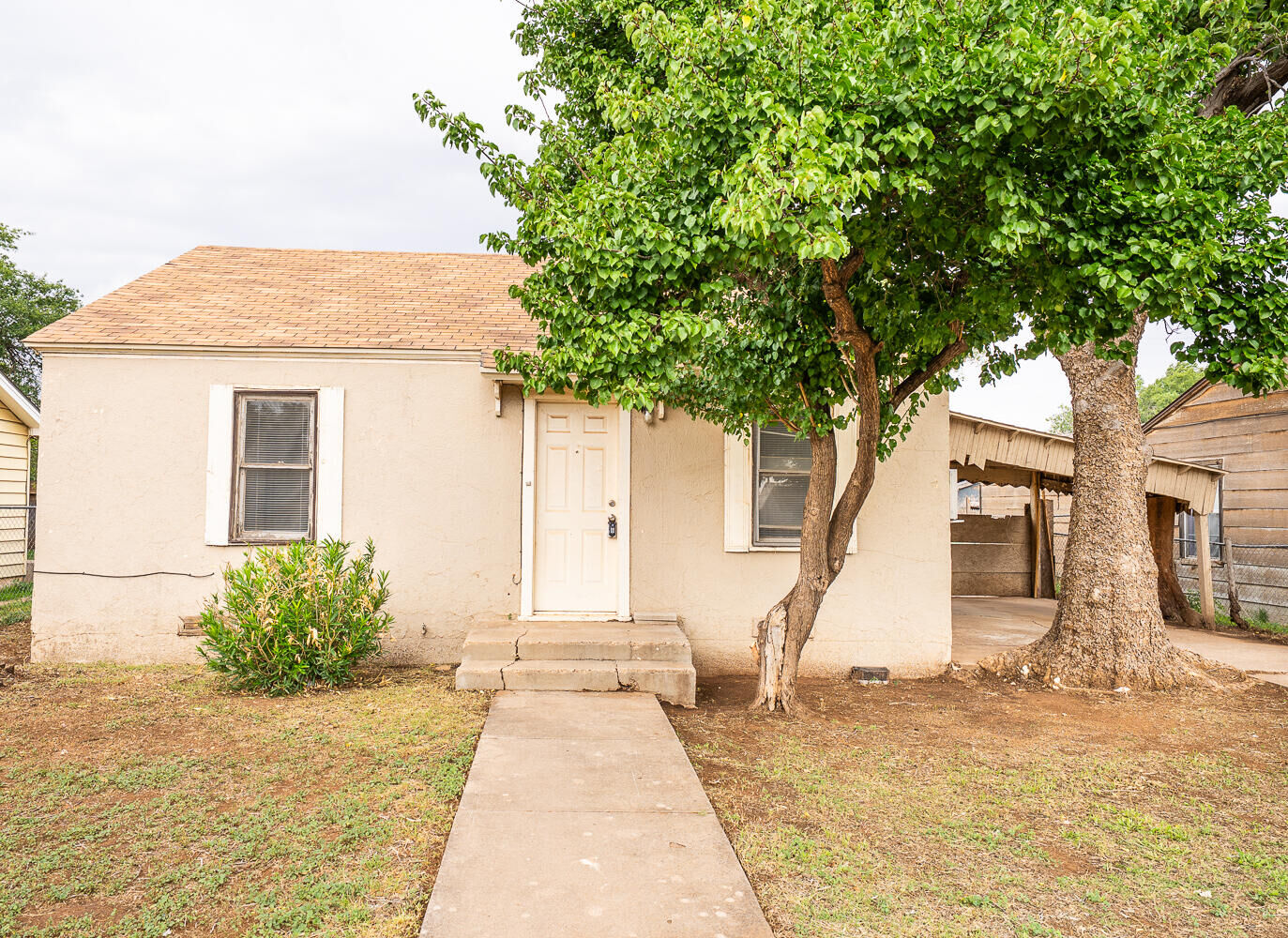 Property Photo: 114 Avenue V TX 79415