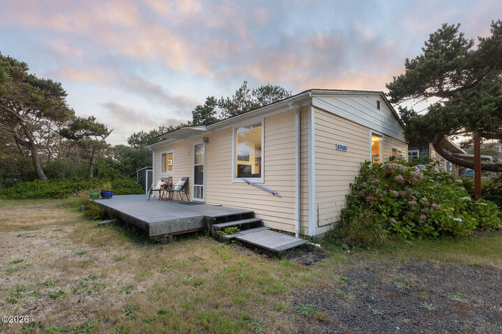Property Photo: 5745 Holly Avenue OR 97112