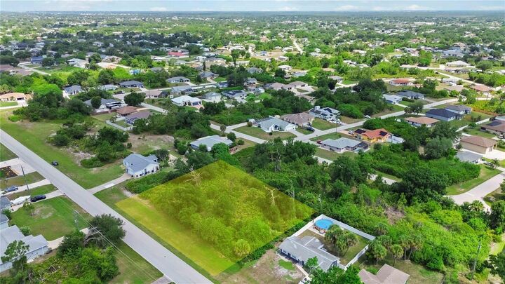 Property Photo: 11236 Gulfstream Boulevard FL 33981
