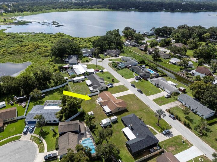 Property Photo:  1208 Lady Guinevere Drive  FL 33594 