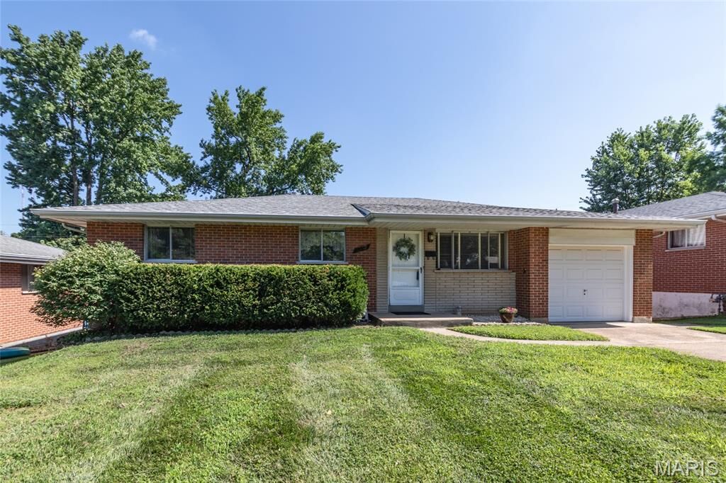 Property Photo: 6319 Mackenzie Court MO 63123