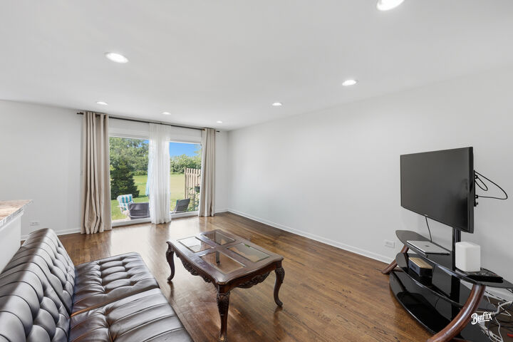 Property Photo:  686 Mallard Lane  IL 60015 