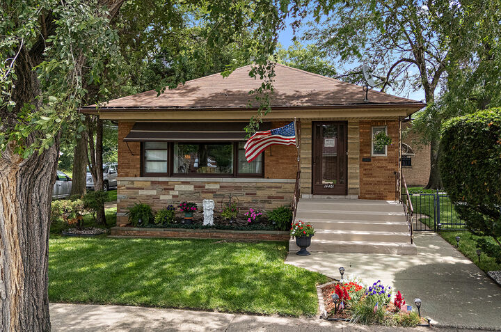 Property Photo:  14401 S Hoxie Avenue  IL 60633 