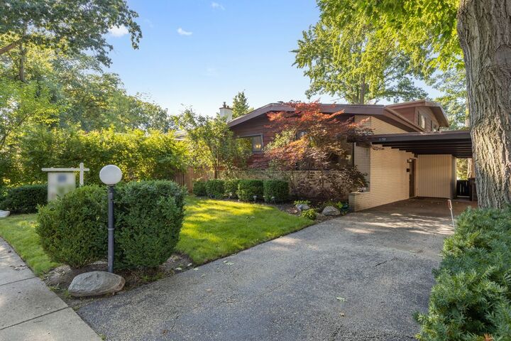 Property Photo:  