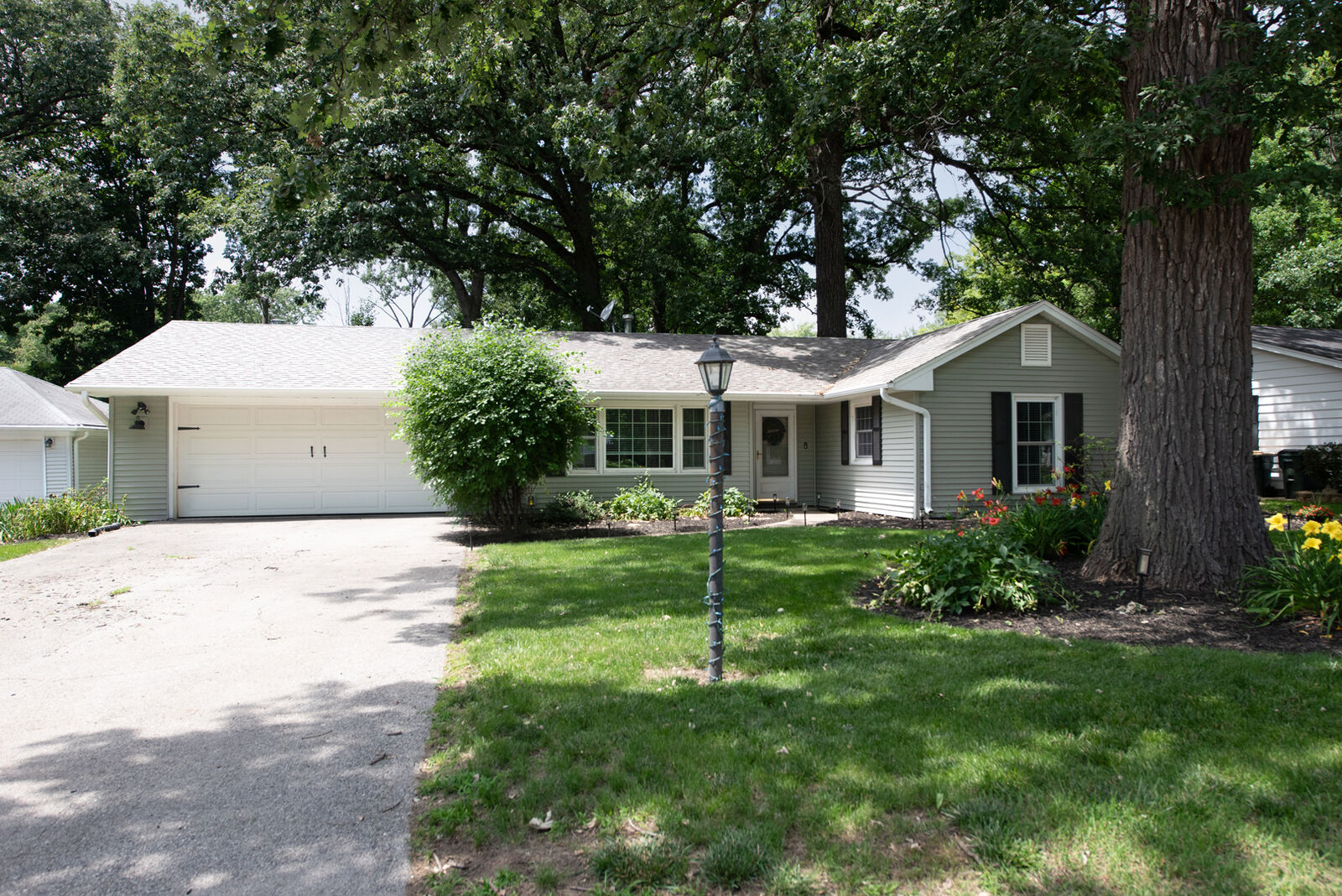 Property Photo:  46 Briarcliff Road  IL 60538 