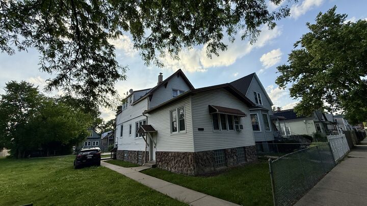 Property Photo: 6442 S Wolcott Avenue IL 60636