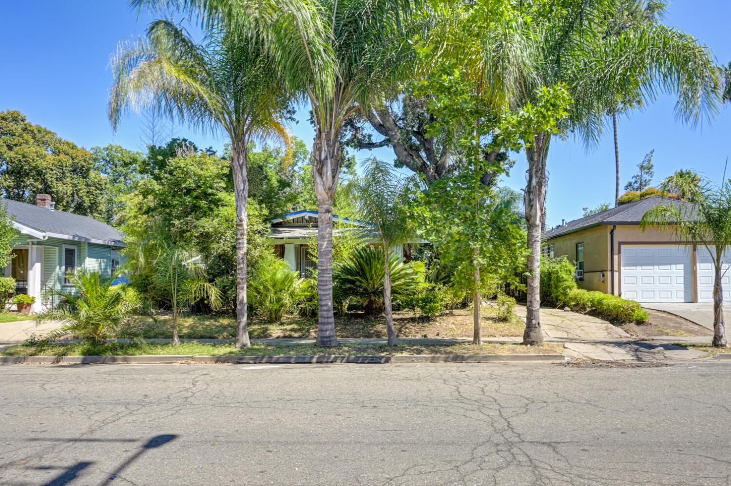 Property Photo: 1525 W Flora Street CA 95203