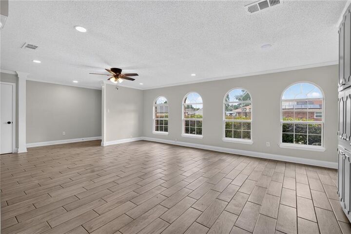 Property Photo:  977 E Lexington Avenue  LA 70056 