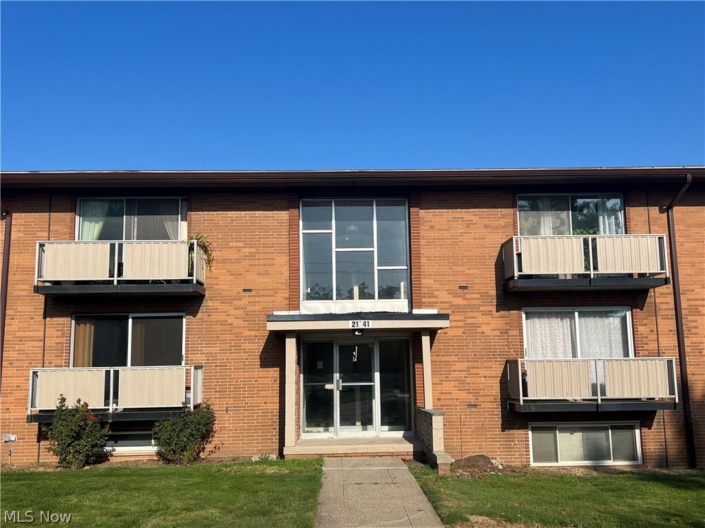 Property Photo: 21841 River Oaks Drive B11 OH 44116