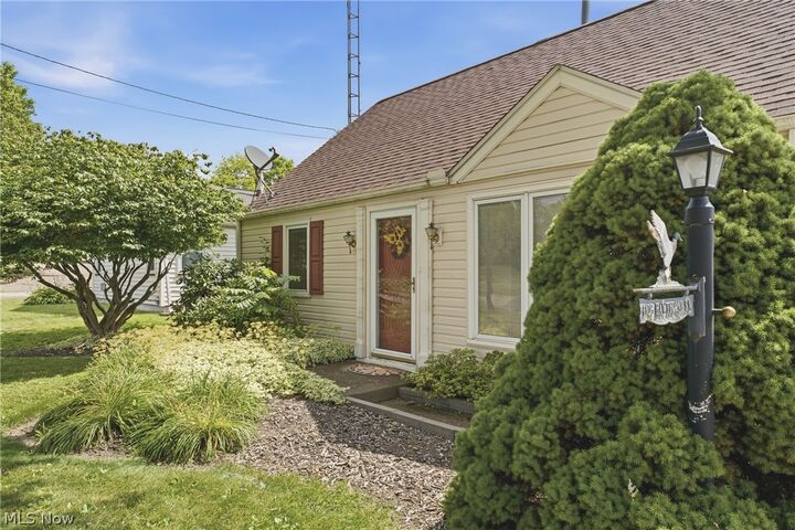 Property Photo: 1108 Hawthorne Avenue SW OH 44710