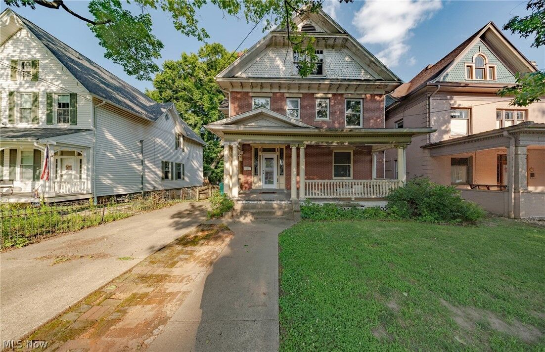 Property Photo:  1122 Juliana Street  WV 26101 
