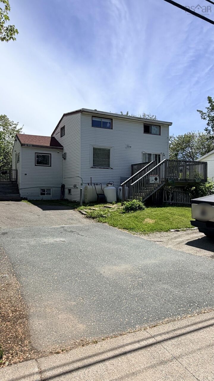 1697 St. Margarets Bay Road — photo 1