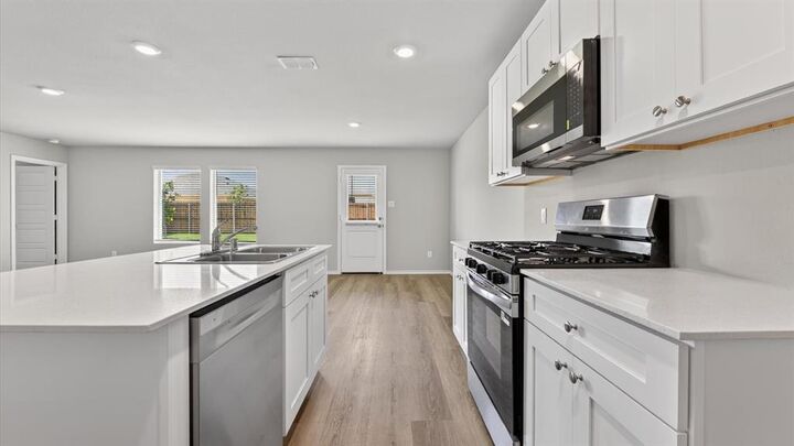 Property Photo: 7721 Royal Fern Drive TX 76259