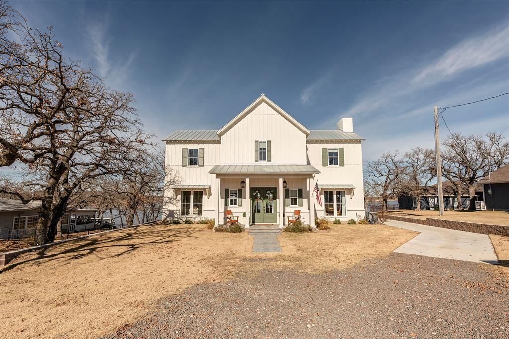 Property Photo: 1061 Tradewinds Road TX 76255