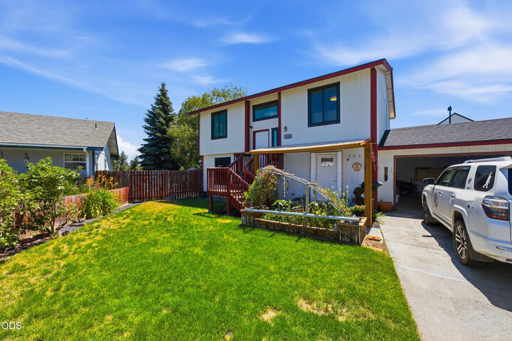 Property Photo:  2346 SW 20th Court  OR 97756 