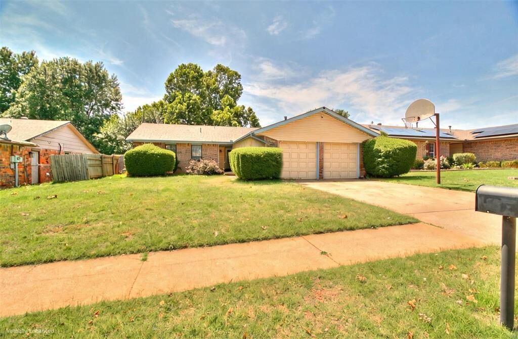 Property Photo: 1013 S Morgan Drive OK 73160
