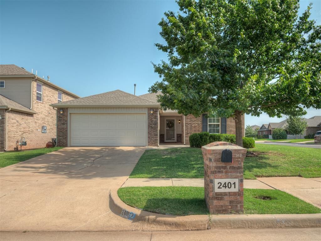 Property Photo: 2401 NW 194th Street OK 73012