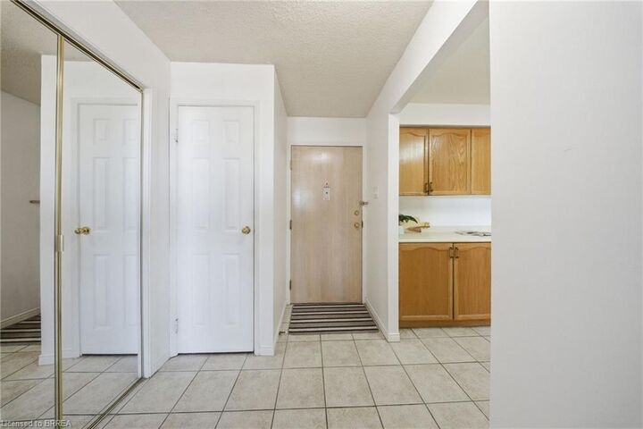 Property Photo: 9 Bonheur Court 716 ON N3P 1Z5