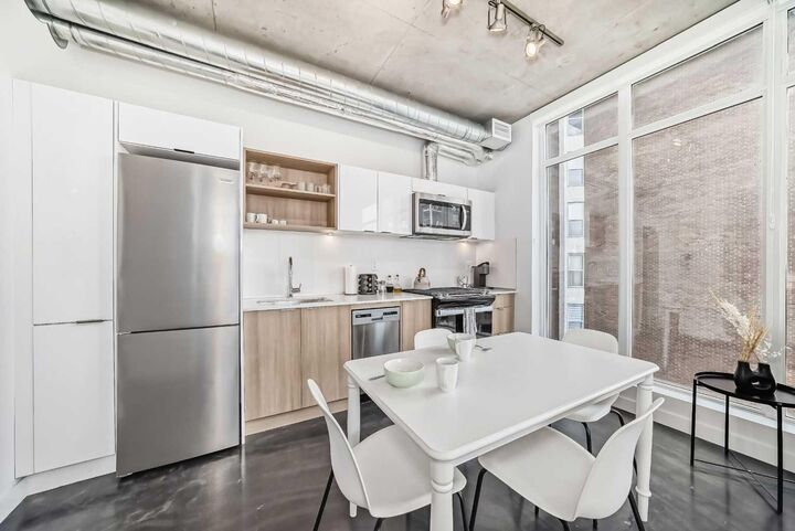 Property Photo: 1319 14 Avenue SW 302 AB T3C 0W3