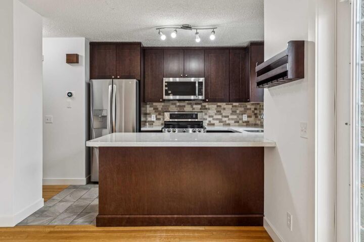 Property Photo: 1110 14 Avenue SW AB T2R 0P2