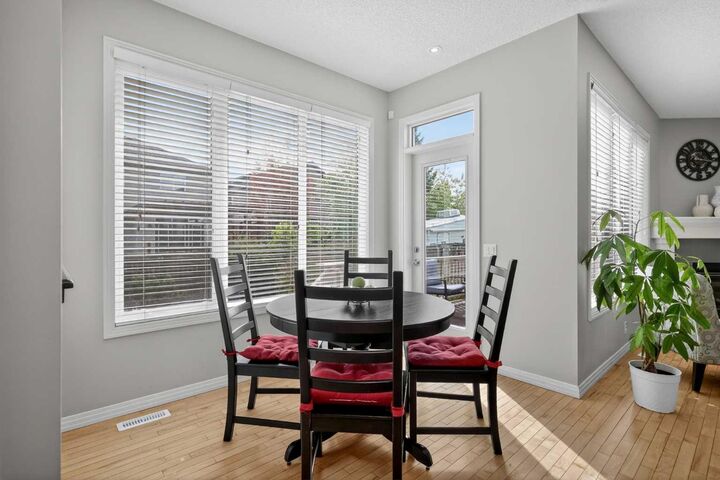 Property Photo:  125 Cranleigh Park SE  AB T2M 1H3 
