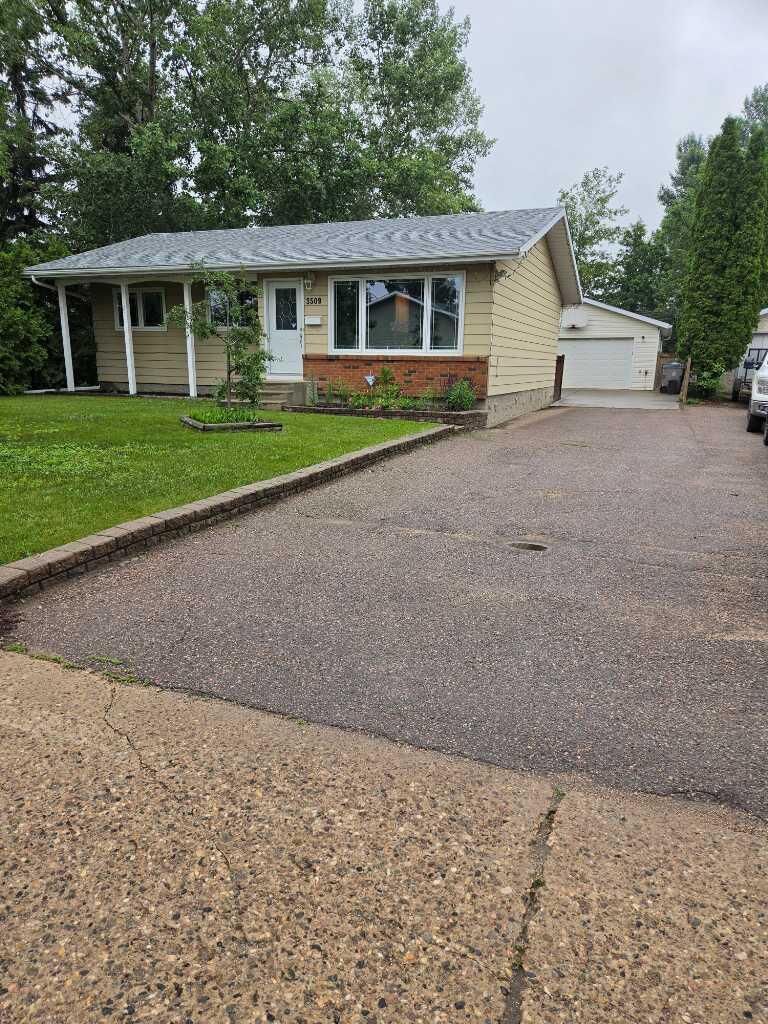 Property Photo:  3509 47 Avenue  SK T9V 1K9 