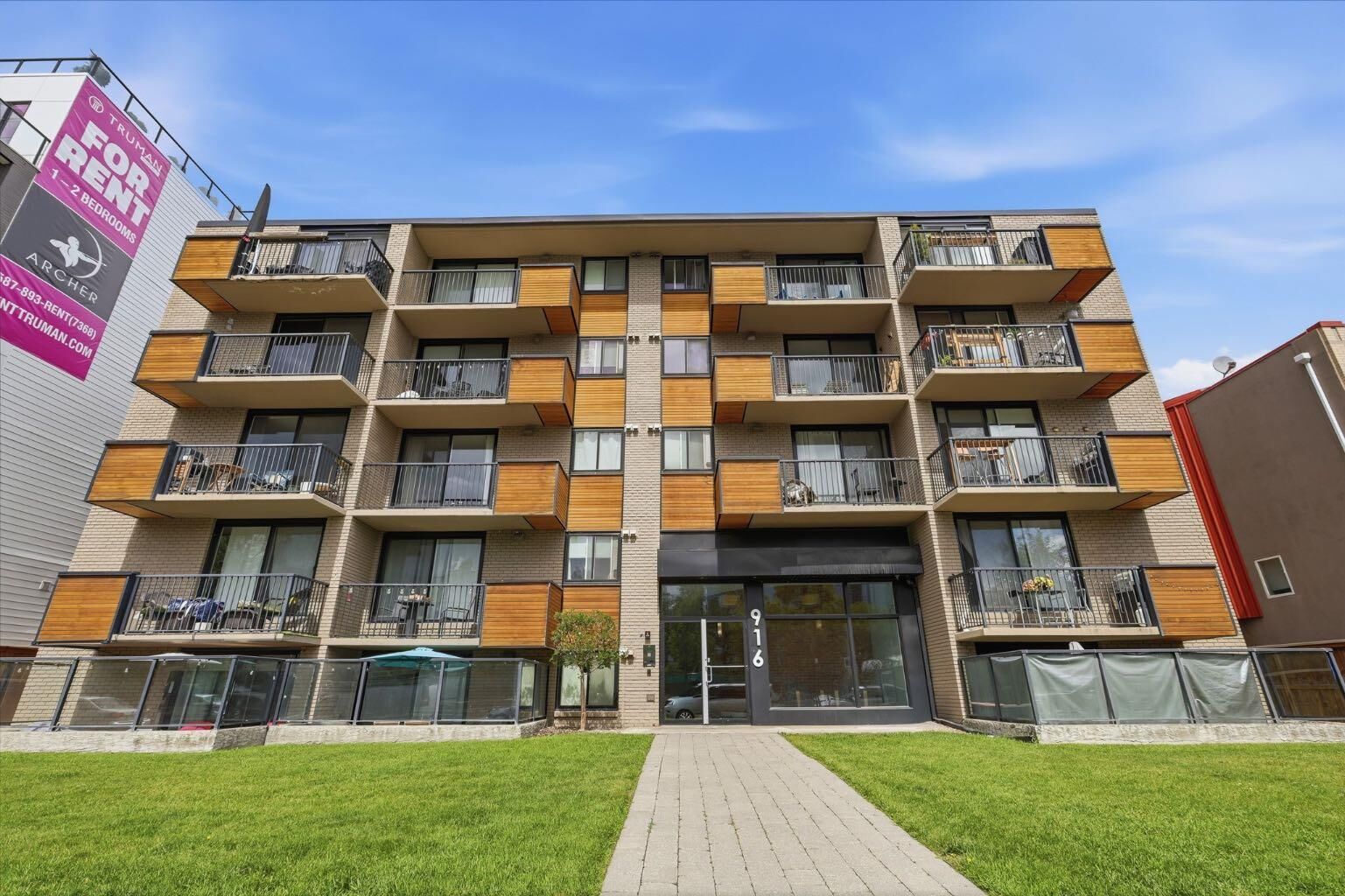 Property Photo:  916 Memorial Drive NW 403  AB T2N 3C9 