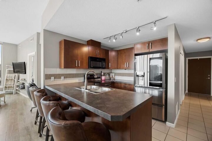 Property Photo:  210 15 Avenue SE 206  AB T2G 0B5 