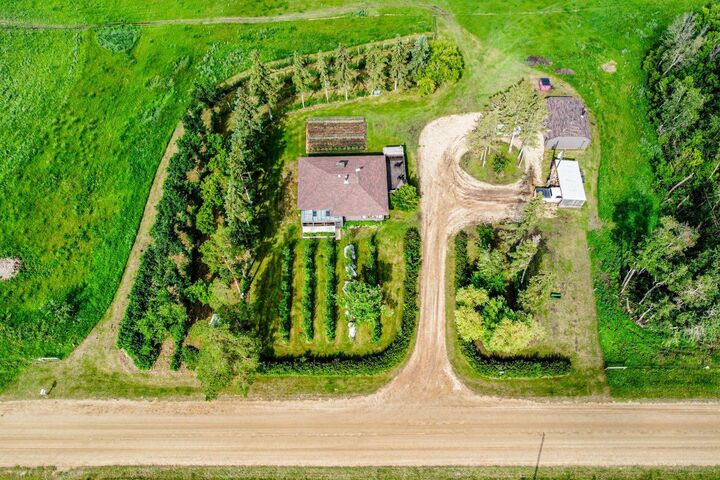 Property Photo:  430042 Range Road 220  AB T0B 0H0 