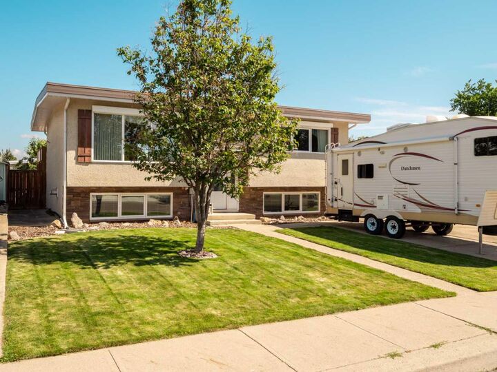 Property Photo: 2707 11 Avenue N AB T1H 1N5