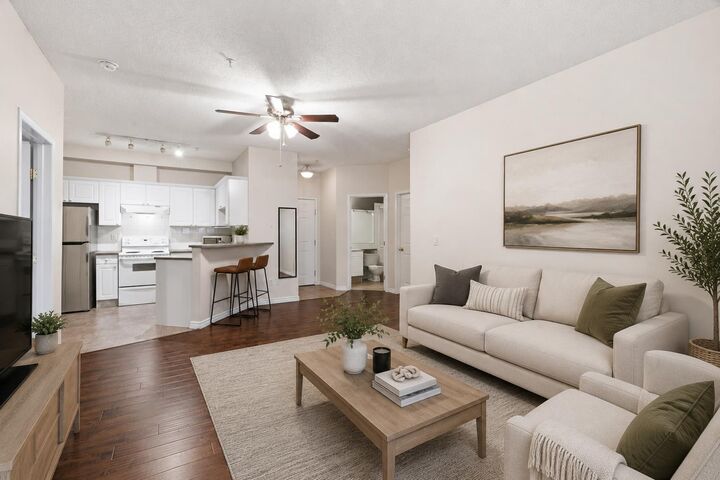 126 14 Avenue SW 103 — photo 1