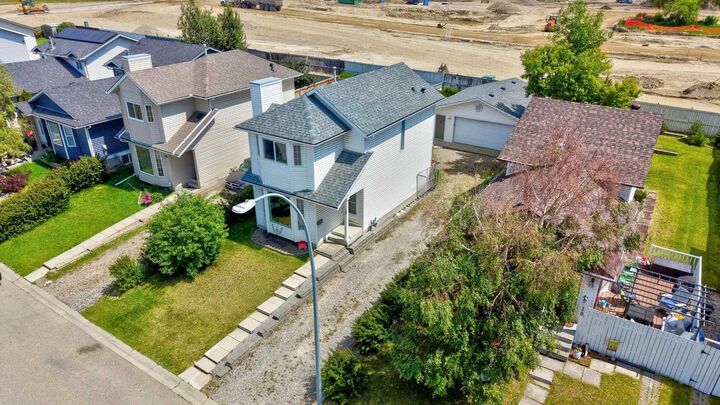 Property Photo:  22 Rivercrest Way SE  AB T2C 4J8 