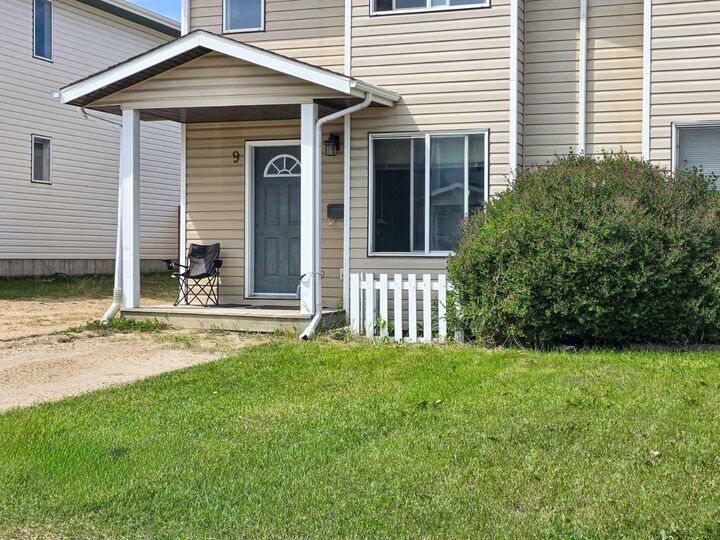 Property Photo: 9 Lakeview Close AB T0M 0J0