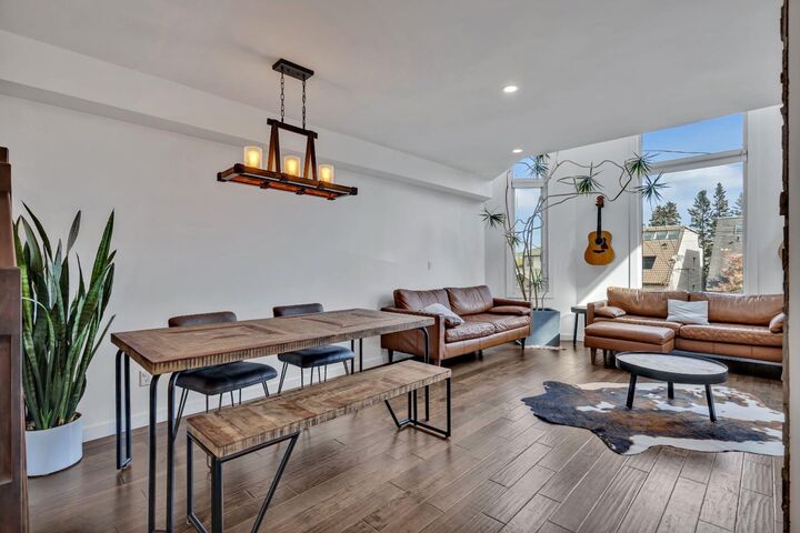 Property Photo:  2033 21 Avenue SW  AB T2T 0N8 