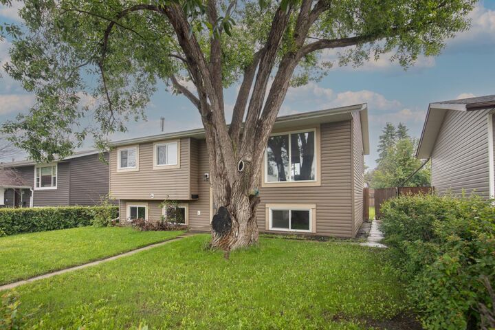Property Photo:  40 Olsen Street  AB T4P 1S5 