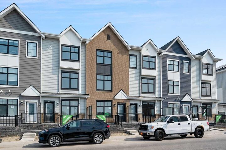 Property Photo: 607 Mahogany Road SE AB T3M 3Y3