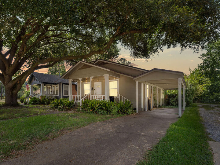 Property Photo: 2303 Myrtle St LA 71301