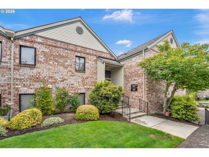 Property Photo:  16190 SW 130th Ter 15  OR 97224 