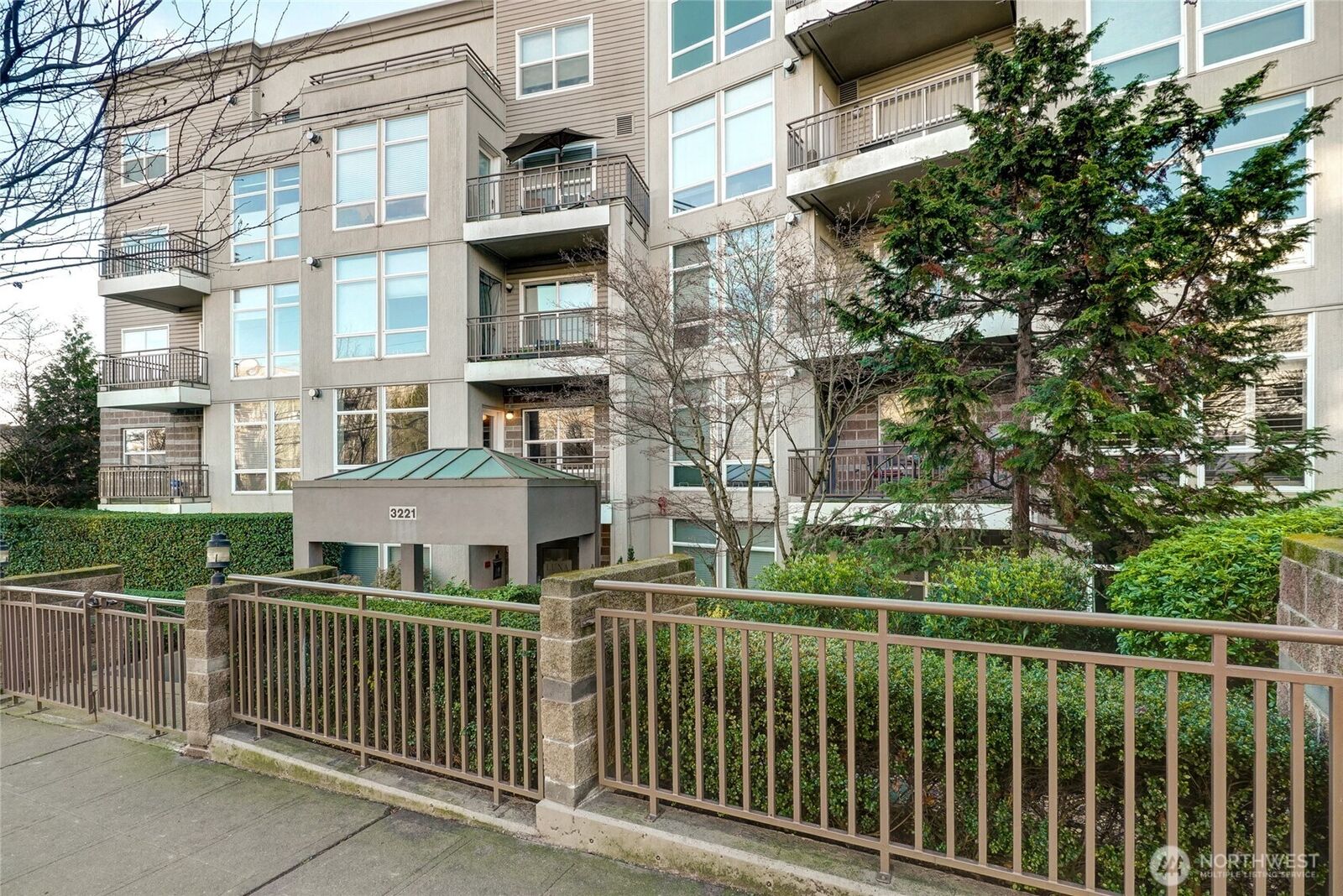 Property Photo: 3221 SW Avalon Way 313 WA 98116