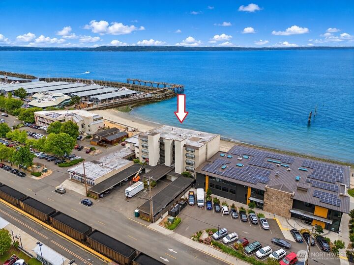 Property Photo: 200 Beach Place 103 WA 98020