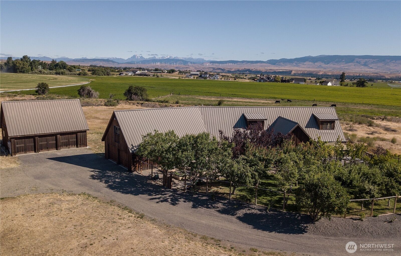 Property Photo:  4405  Cove Road  WA 98926 
