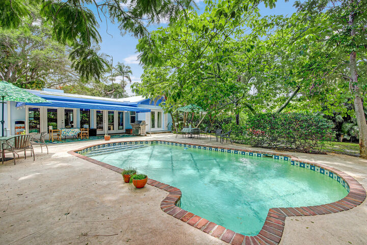 Property Photo:  9 NW 9th Street  FL 33444 