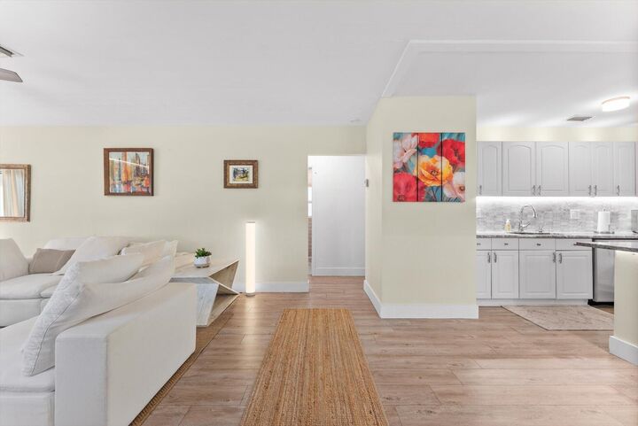 Property Photo:  636 NE 16th Court  FL 33305 