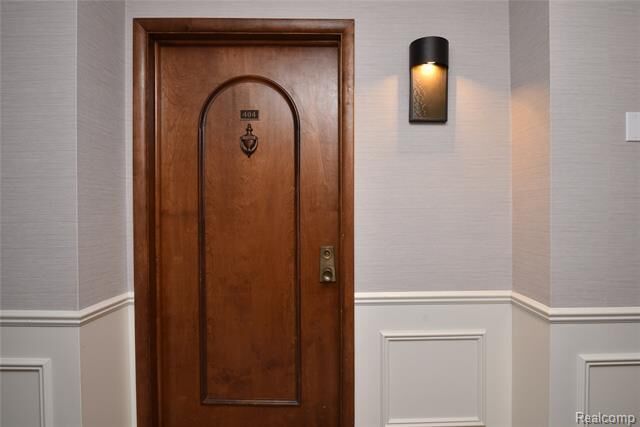 Property Photo:  211 E Merrill Street 404  MI 48009 