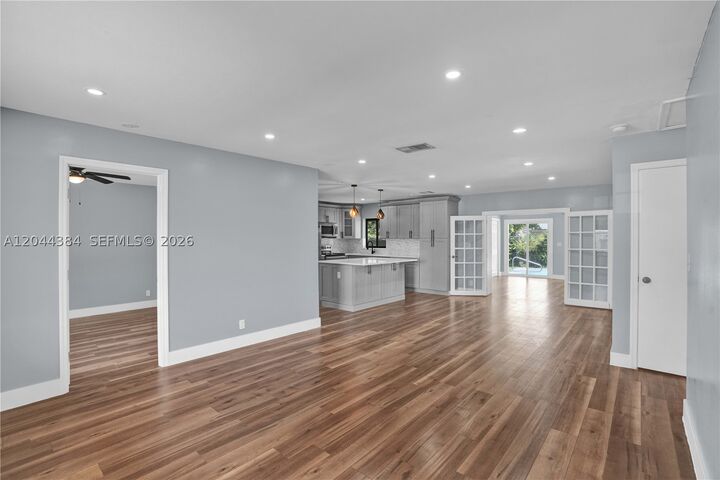 Property Photo: 611 SW 76th Ter FL 33068
