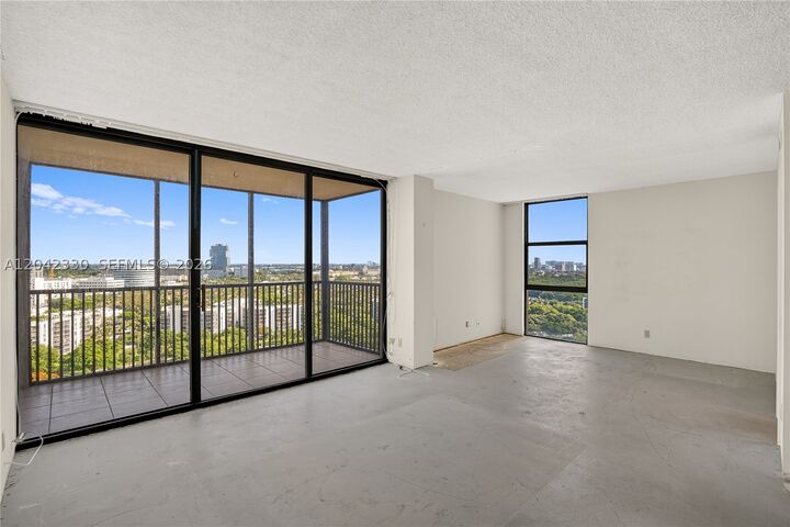 Property Photo:  20301 W Country Club Dr 2122  FL 33180 